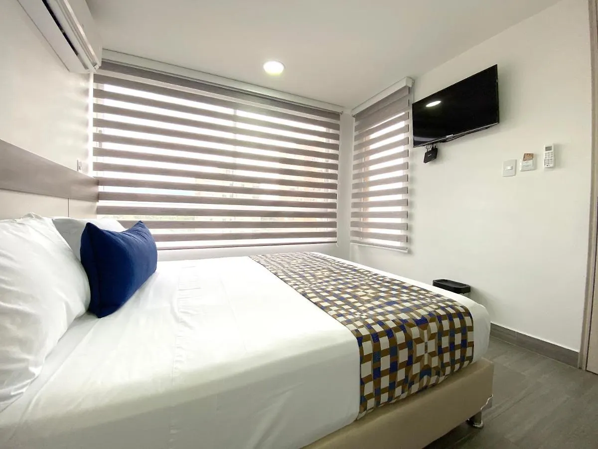 Seven Inn Hotel 麦德林